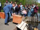 Prefect Anatoly Smirnov Released the Swans in the Bykovo Boloto Swamp